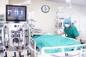 Một bệnh nhân đang được chăm sóc tích cực. Những người mắc Covid-19 càng nặng thì nguy cơ gặp di chứng càng nhiều. Ảnh: Bệnh viện đa khoa Tâm Anh