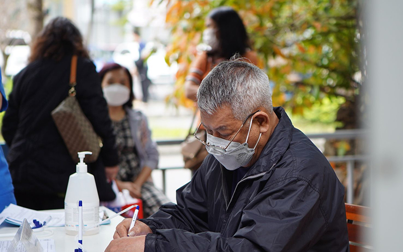 Số ca Covid-19 tại Hà Nội giảm nhiều ngày liên tiếp, 99% điều trị tại nhà