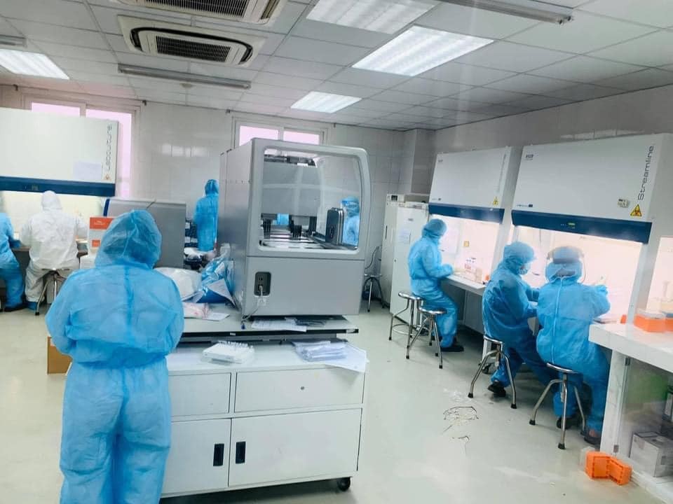 Tăng cường xét nghiệm phát hiện biến thể mới của SARS-CoV-2. (Ảnh minh họa)