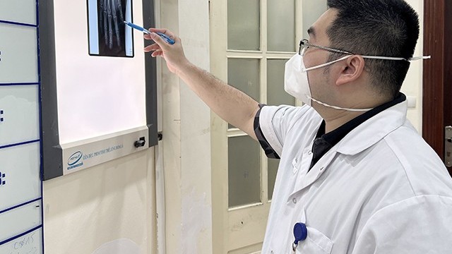 Đừng để sạc điện thoại biến thành “bom nổ chậm”