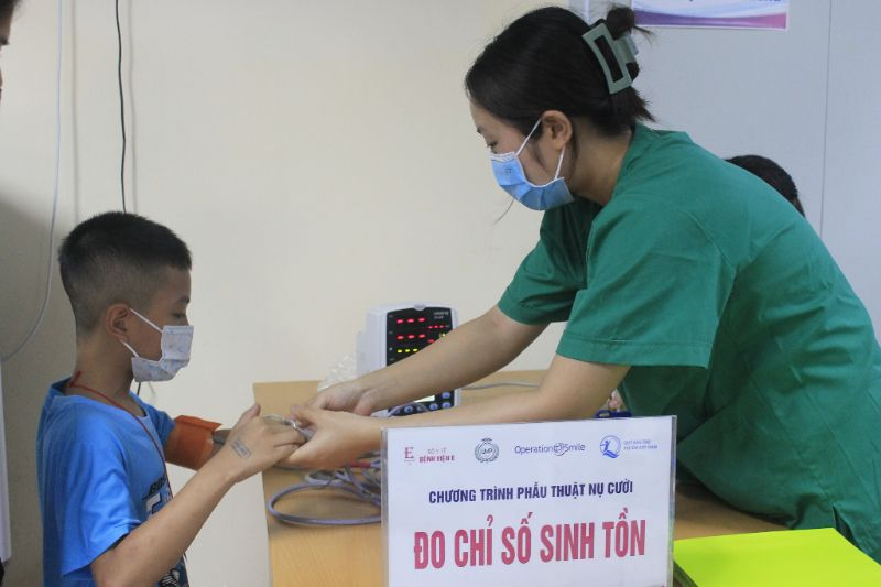 Khám sàng lọc cho các bé