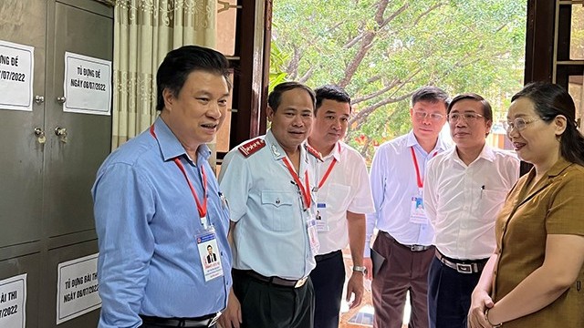 Kỳ thi tốt nghiệp THPT năm 2022: Cảnh giác với các thiết bị công nghệ cao lọt vào phòng thi