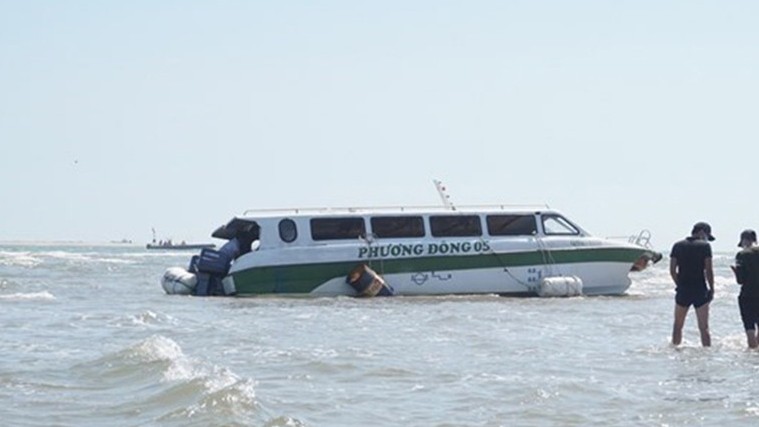 Khởi tố vụ án lật ca-nô làm 17 người thiệt mạng