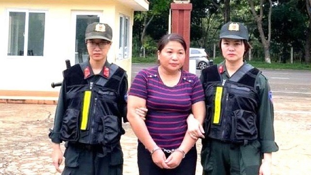 Bắt đối tượng trốn truy nã về tội danh làm giả tài liệu cơ quan, tổ chức