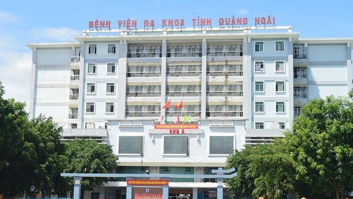 Quảng Ngãi có 61 viên chức y tế thôi việc, bỏ việc