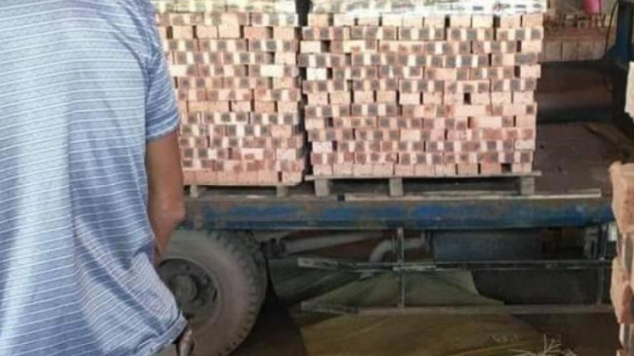 Bị ô tô chở gạch lùi đè trúng người, nữ công nhân tử vong tại Hưng Yên