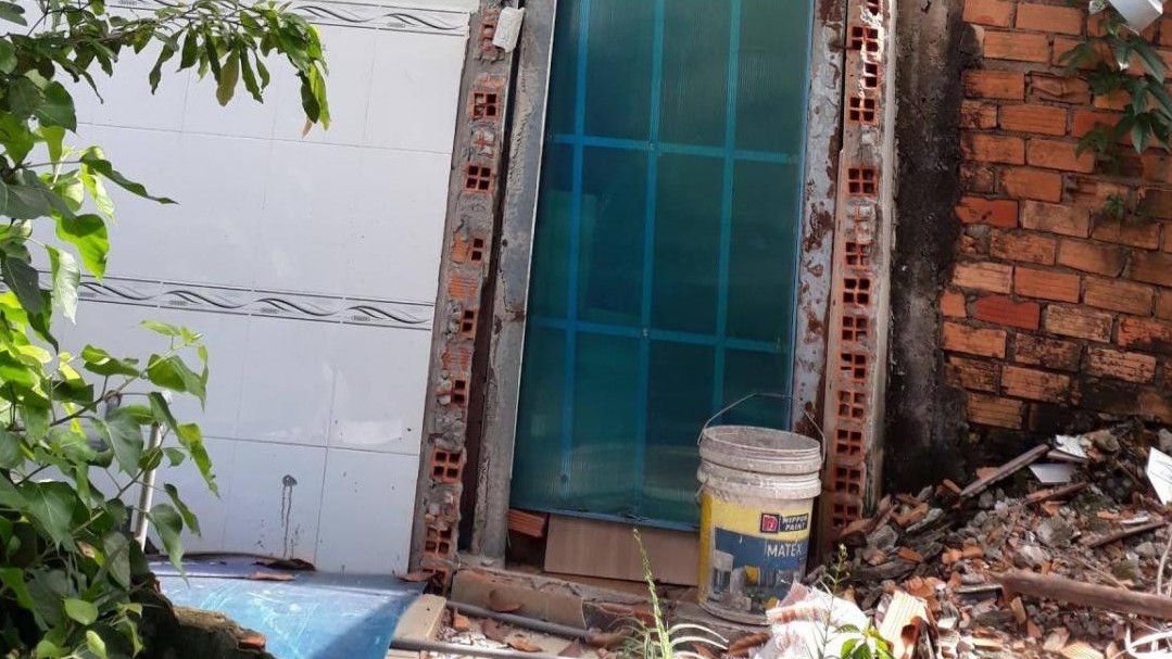 Dân bức xúc vì nhiều năm không xử lý dứt điểm nạn lấn chiếm mương rạch