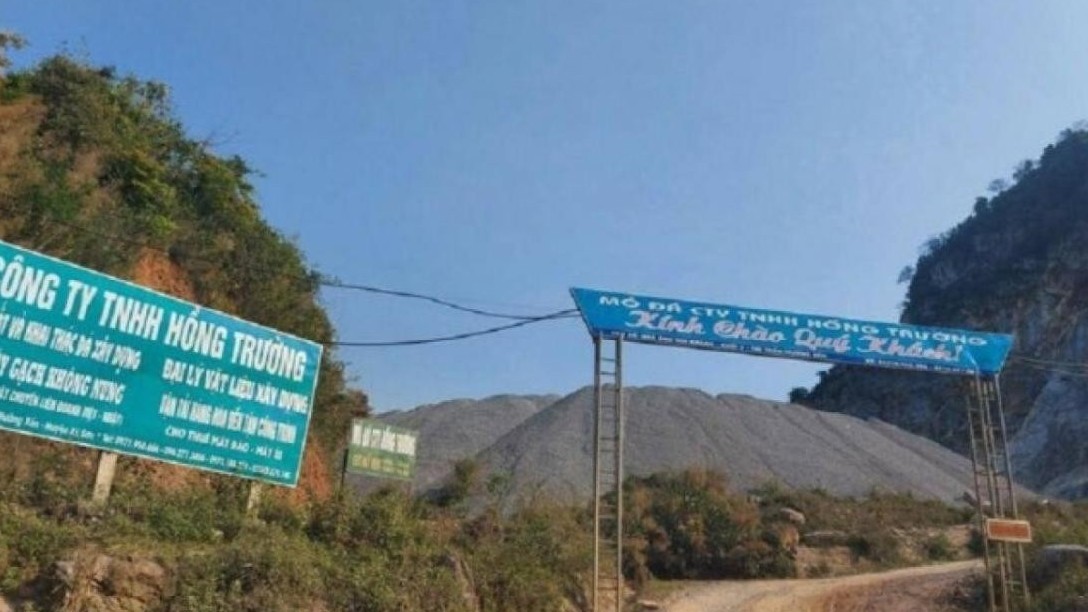Tạm đình chỉ mỏ đá nổ mìn làm hư hỏng nhà dân, khiến 1 cháu bé bị thương