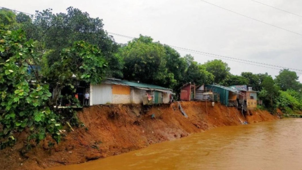 Hà Giang: Hai người bị thương, nhiều tuyến đường sạt lở do mưa lũ