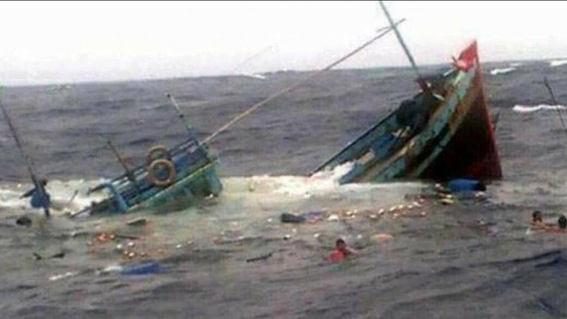 Tàu chở 1.000 tấn than gặp nạn trên biển Cát Bà, 3 người rơi xuống biển