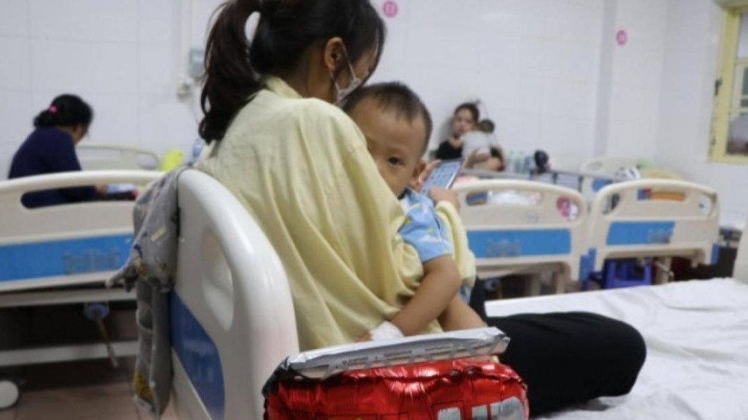 Bác sĩ Nhi khoa chỉ ra nhiều sai lầm của cha mẹ khiến trẻ dễ mắc bệnh