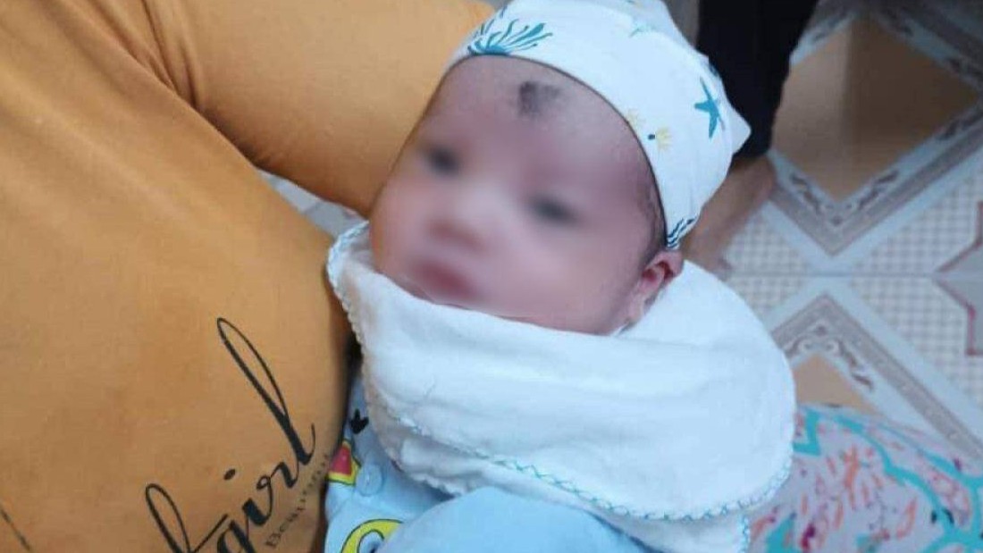 Thái Bình: Bé trai 20 ngày tuổi bị bỏ rơi trước cổng nhà dân