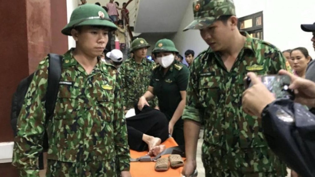 Quảng Nam: Chuyển cấp cứu một cụ bà khó thở trong khu trú bão tập trung