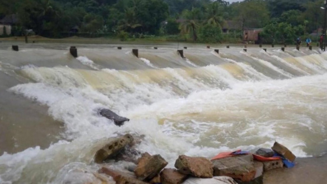 Hòa Bình: Một người bị nước lũ cuốn trôi khi đi qua ngầm tràn