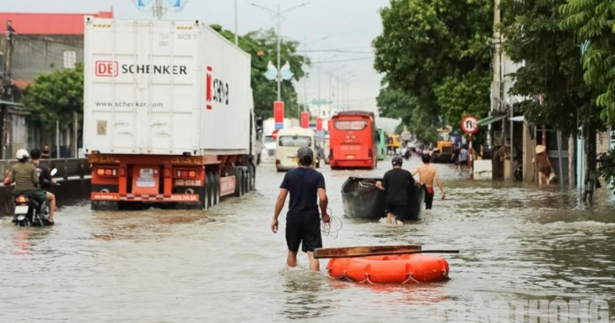 Hình ảnh xe và thuyền cùng 