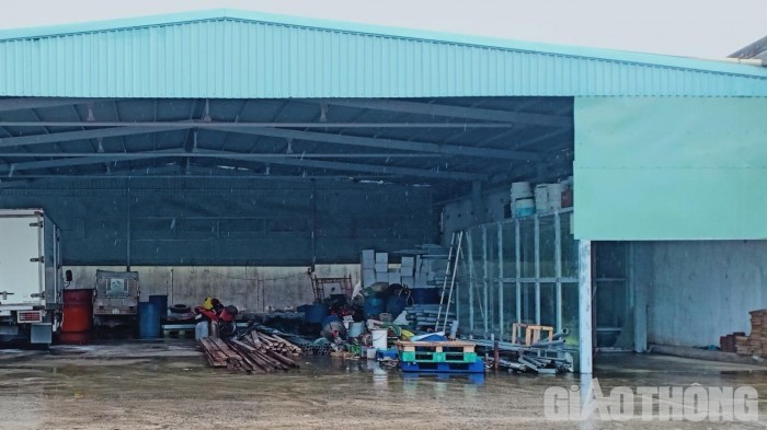 Nhà kho Ong Sái, khu vực hai thiếu niên đi xe máy bị cảnh sát đánh.