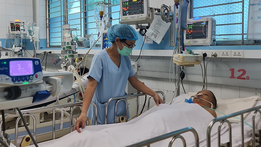 Gánh nặng hàng trăm triệu đồng viện phí điều trị sốt xuất huyết