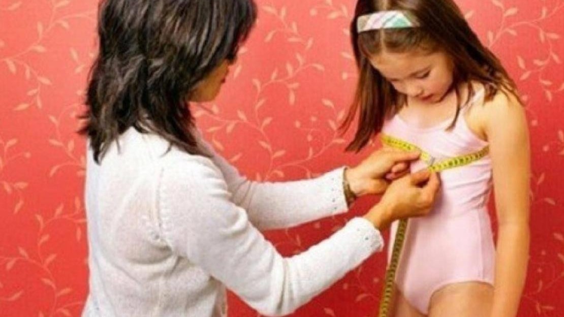 Khi nào cha mẹ cần cho trẻ đi khám dậy thì sớm?