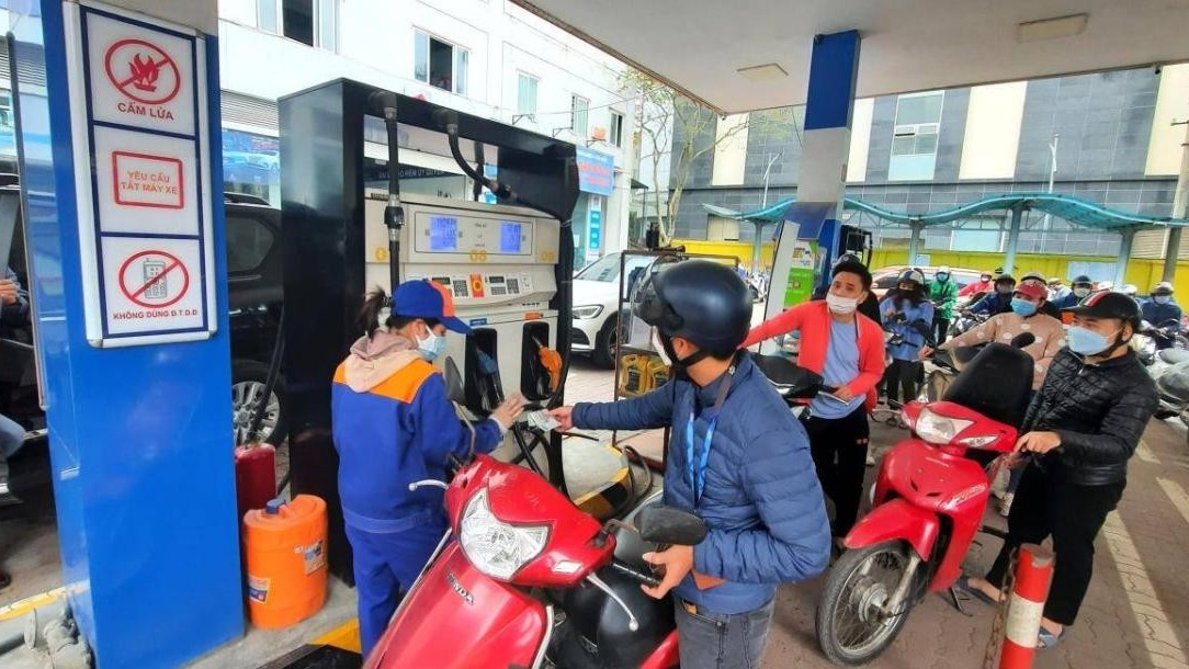 Chính phủ yêu cầu chấm dứt tình trạng hết xăng cục bộ ngay hôm nay
