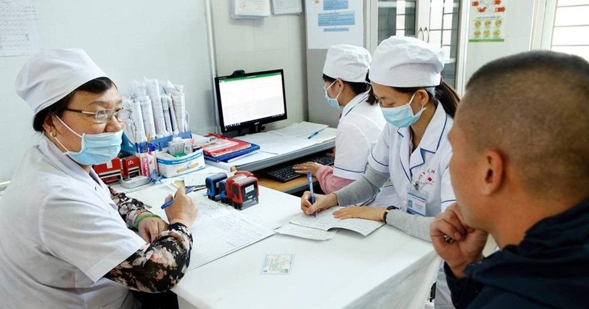 Bệnh nhân nhiễm HIV được khám, điều trị bằng bảo hiểm y tế. (Ảnh: Báo Quân đội nhân dân)