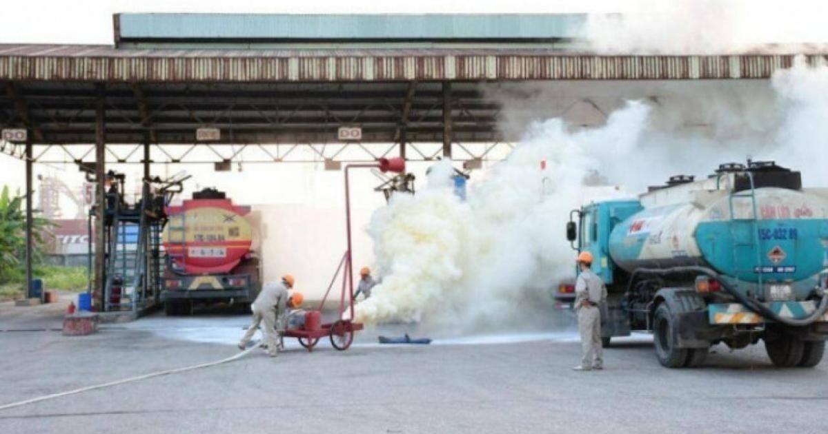 Nguyên nhân ban đầu nổ téc nghi chứa xăng dầu do hàn xì (Ảnh minh hoạ).