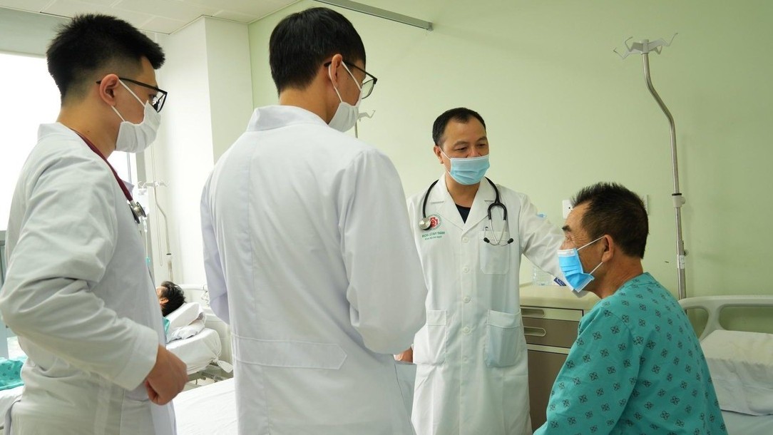 Bệnh nhân suy tim thoát khỏi cửa tử sau 20 lần được sốc điện cấp cứu