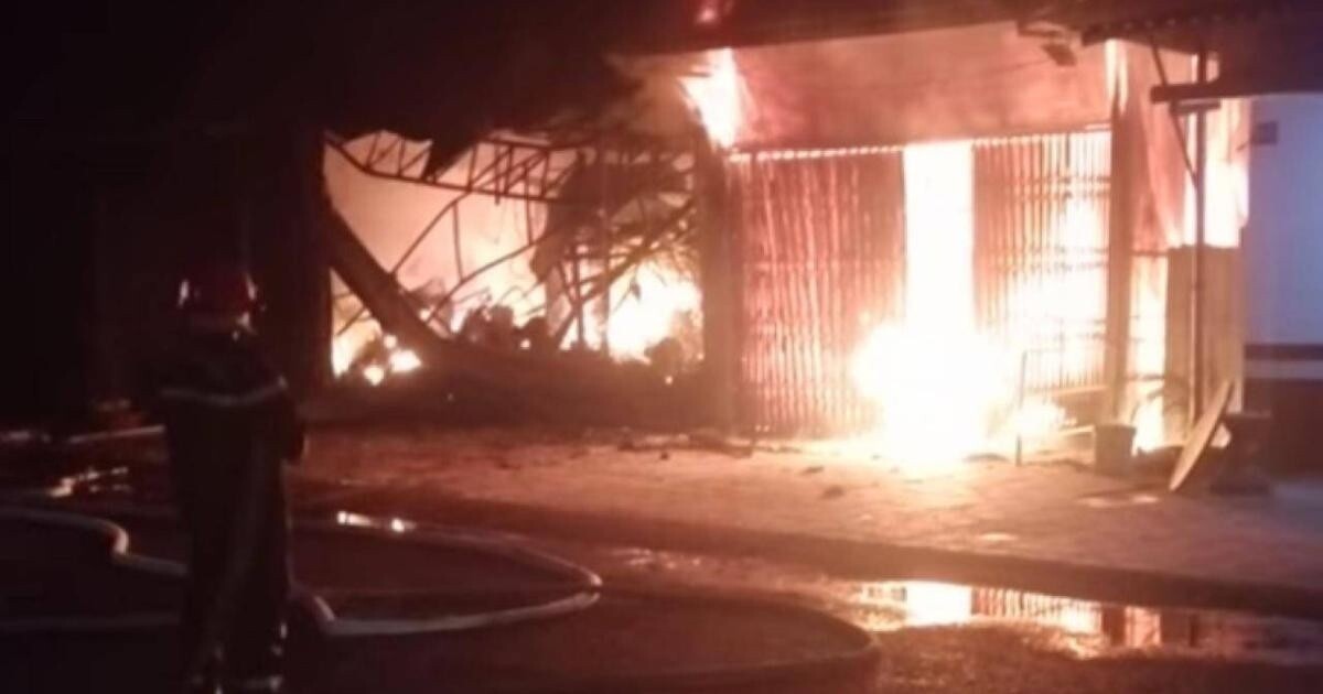 Hiện trường vụ cháy. Ảnh cắt ra từ clip được chia sẻ trên mạng.