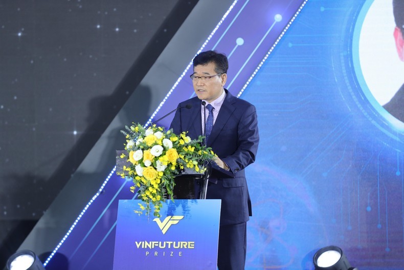 Giáo sư Je-Jung Lee.