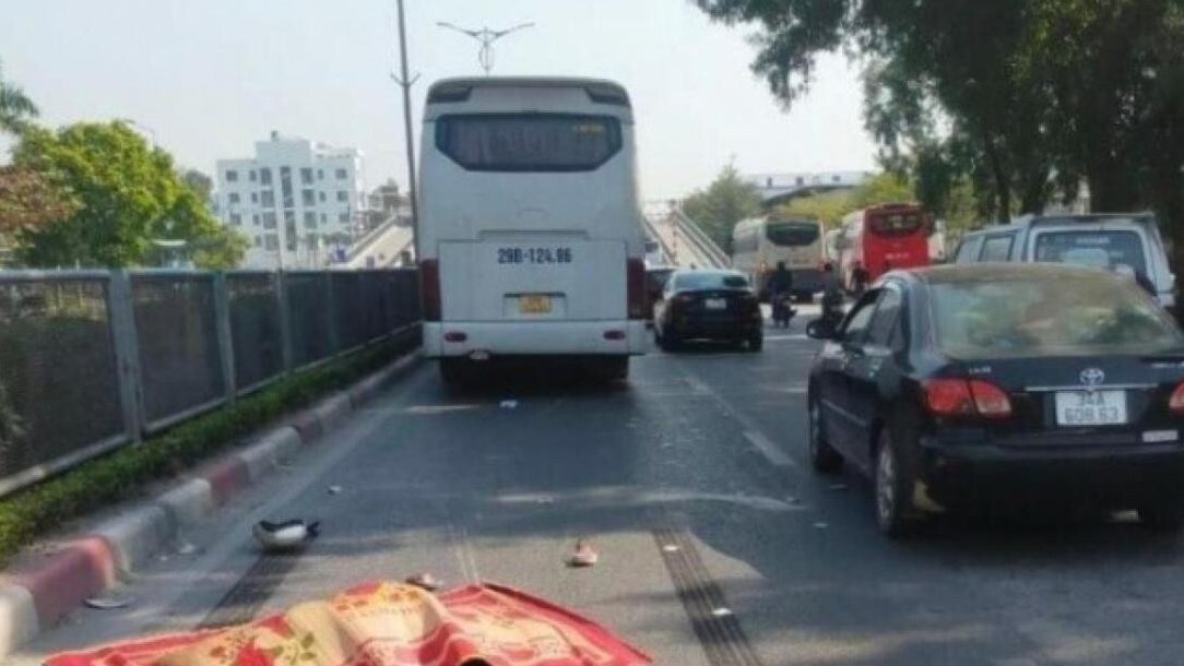 Nữ tài xế xe máy tử vong sau cú tông của ô tô chạy phía sau trên QL18