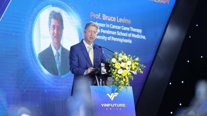 Nghiên cứu quan trọng về liệu pháp miễn dịch tự thân CAR-T của GS Bruce Levine (Đại học Pennsylvania, Hoa Kỳ) được công bố tại tọa đàm