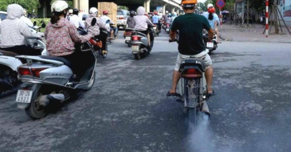 Khí thải từ xe máy cũ là nguyên nhân gây bụi mịn và nhiều độc chất ảnh hưởng đến sức khỏe con người