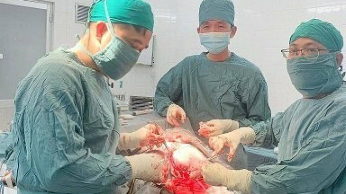 Bệnh viện Long An phẫu thuật thành công nạn nhân 15 tuổi bị chấn thương não do va chạm giao thông