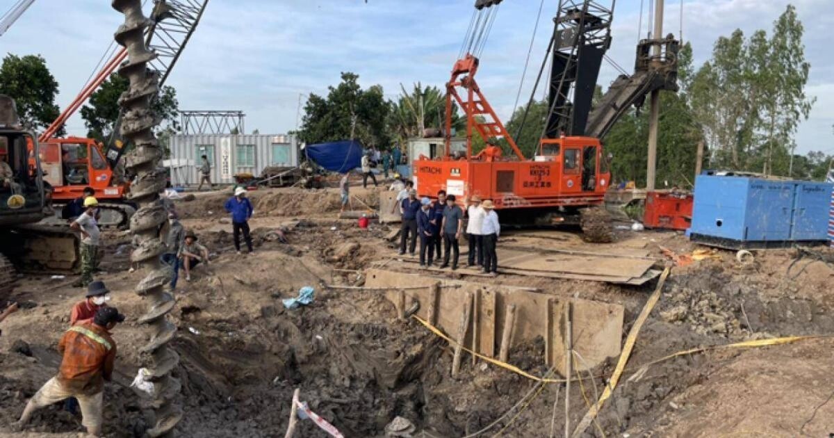 Đồng Tháp nỗ lực cứu hộ bé trai lọt trong lòng ống trụ bê tông