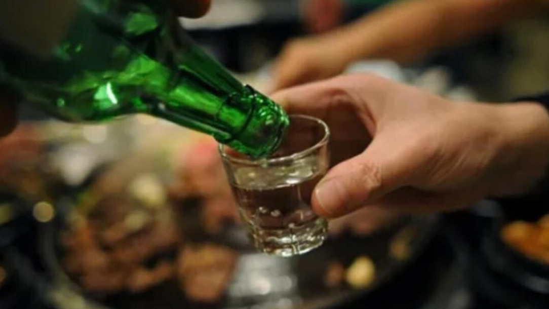 Nôn ói, mờ mắt nhập viện sau uống thử 1 ly rượu ngâm chuối hột