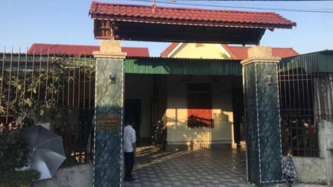 Nam thanh niên lắp đèn lồng trang trí Tết bị điện giật tử vong