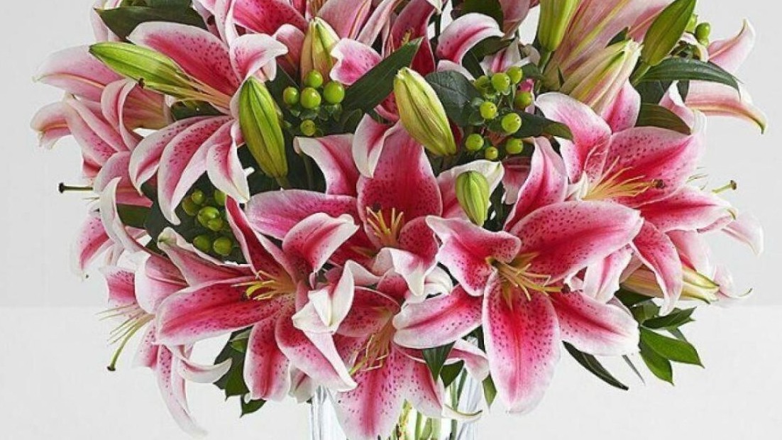 Có nên cắm hoa ly trên bàn thờ ngày Tết?