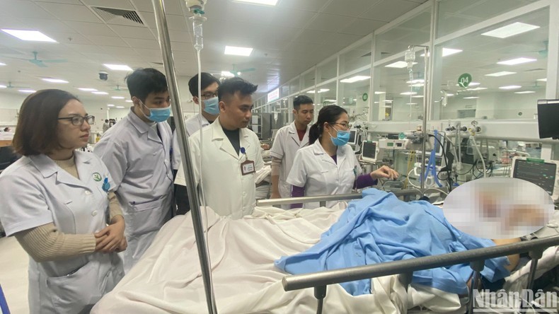 Một trường hợp chấn thương sọ não sau tai nạn giao thông phải chờ hồi sức mới được phẫu thuật do nồng độ cồn trong máu rất cao.