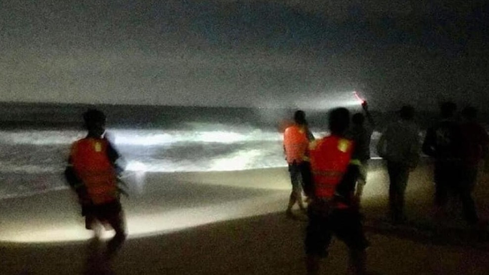 Hai học sinh lớp 8 ở Quảng Ngãi đuối nước khi tắm biển, một em tử vong