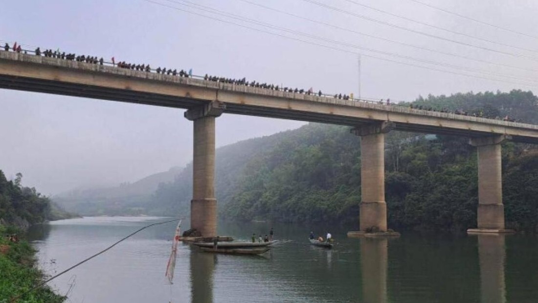 Nam sinh lớp 9 ở Quảng Bình nhảy cầu tử vong thương tâm