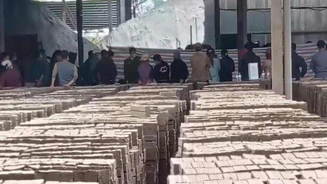 Hưng Yên: Ngã vào máy làm gạch, 1 công nhân tử vong thương tâm