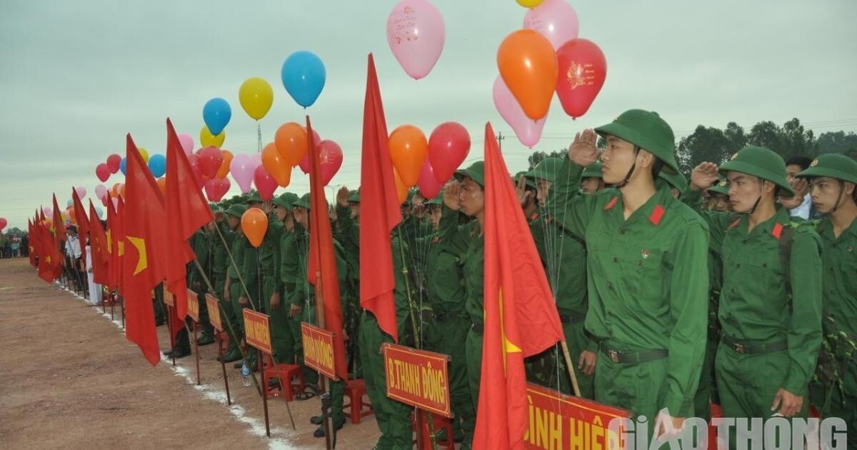 Được khoác lên mình màu áo lính là vinh dự của lớp lớp thế hệ cha anh trong bảo vệ và xây dựng tổ quốc, song có nhiều thanh niên lại trốn thực hiện nghĩa vụ thiêng liêng này.