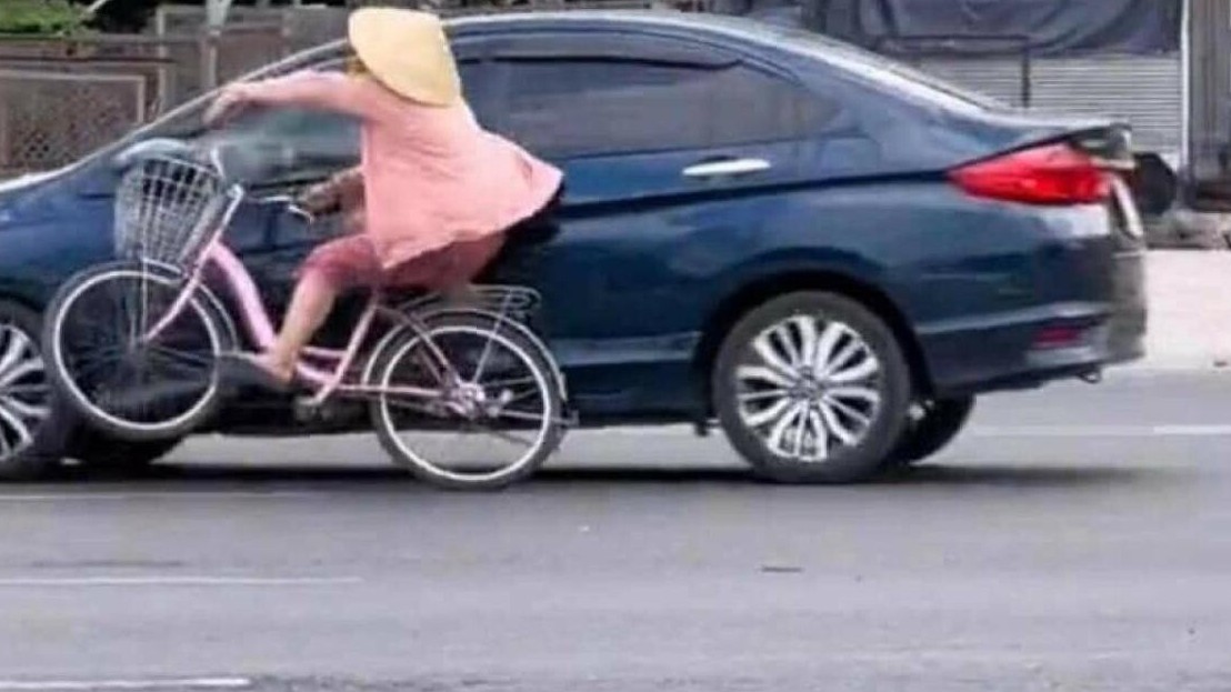 Sự thật clip "người phụ nữ cố ý đụng xe đòi bồi thường" gây bão mạng