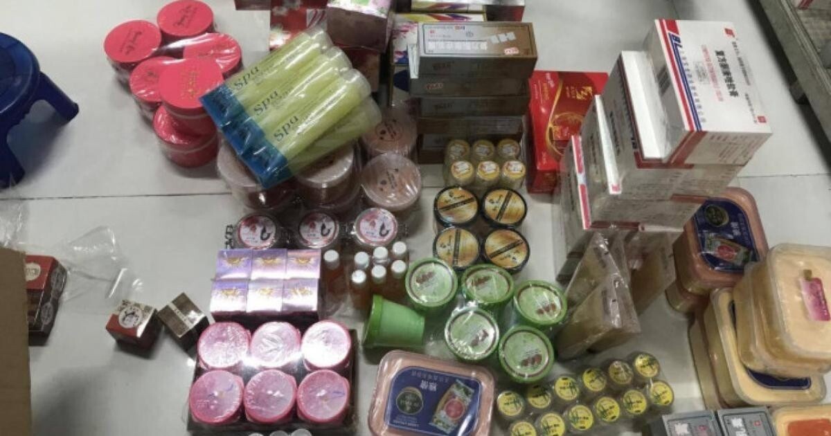 Số lượng sản phẩm mỹ phẩm không rõ nguồn gốc bị lực lượng QLTT Cà Mau tạm giữ. Ảnh: Cục QLTT Cà Mau