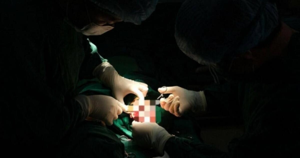 Các bác sĩ phẫu thuật cho ca bệnh đái tháo đường bị biến chứng bàn chân