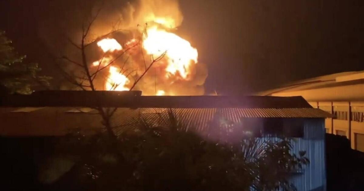 Hiện trường vụ cháy lớn xảy ra tại xưởng tái chế mỡ bò ở quận 12