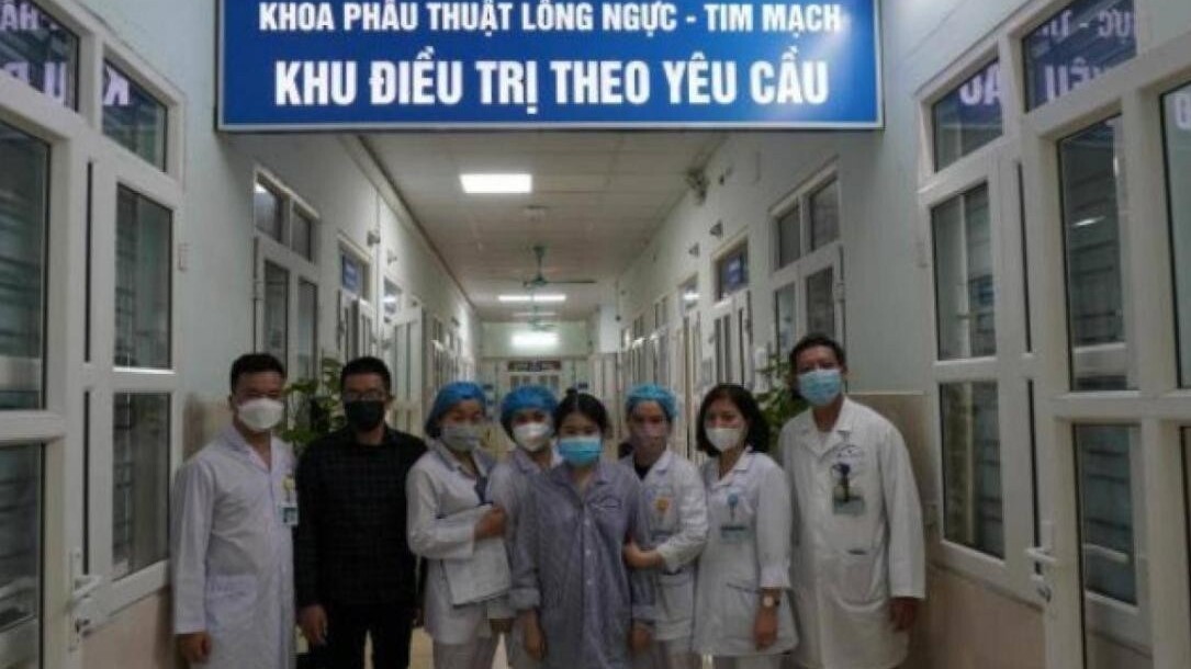 Bóc tách thành công khối u quái nặng 3kg trong lồng ngực thiếu nữ 18 tuổi