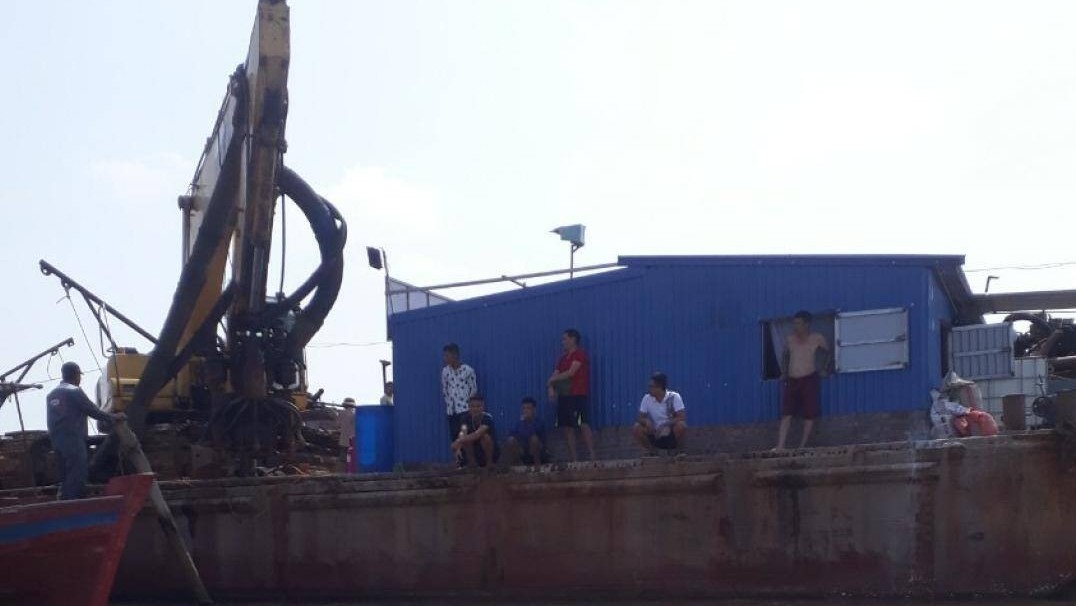 Thái Bình: Tàu hút cát hoạt động xuyên đêm, rầm rộ như đại công trường