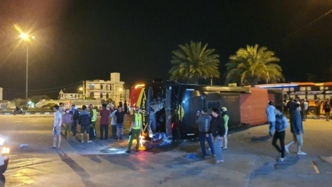 Diễn biến sức khỏe 13 nạn nhân bị thương vụ xe khách lật ngang ở Bình Định