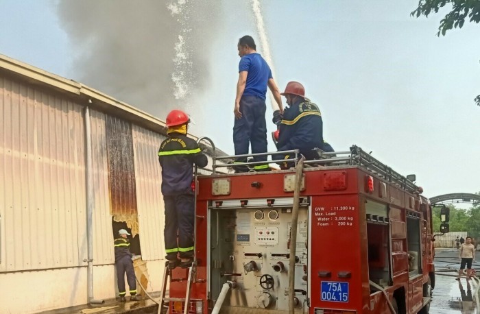 Cảnh sát PCCC đã triển khai nhiều hướng để khống chế 