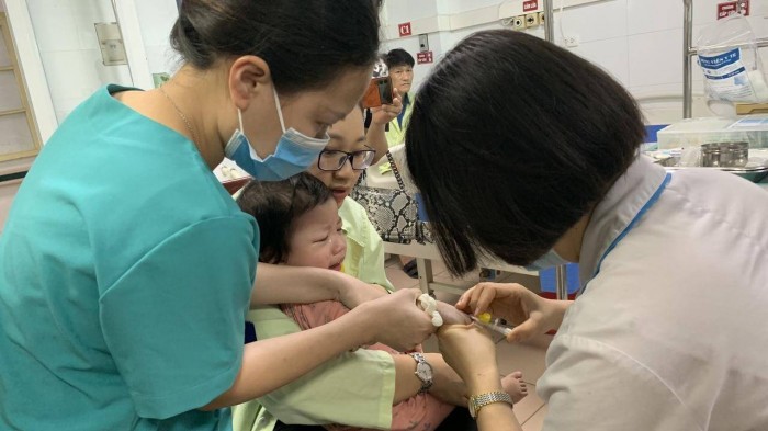 Hiện, không có thuốc đặc trị với virus hợp bào RSV